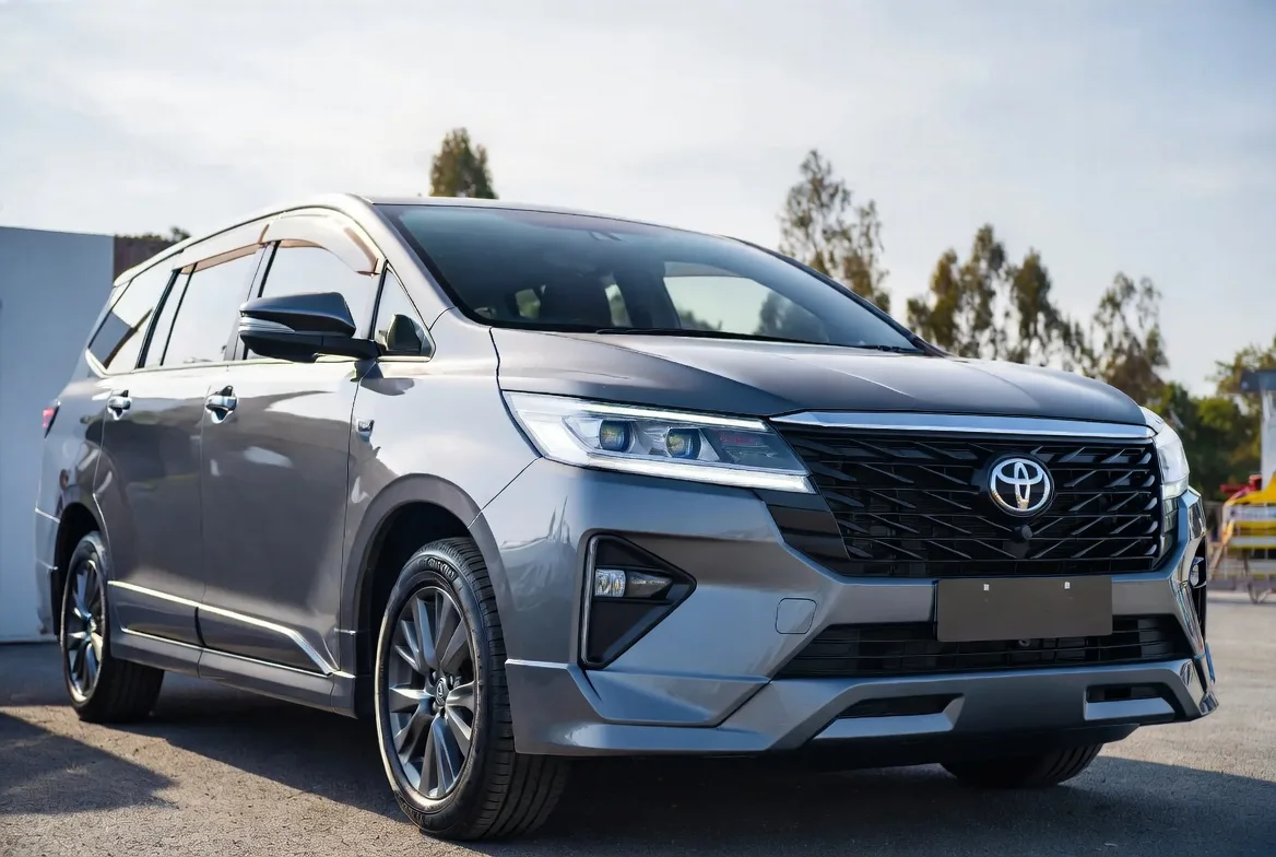 Toyota Innova Crysta 2025